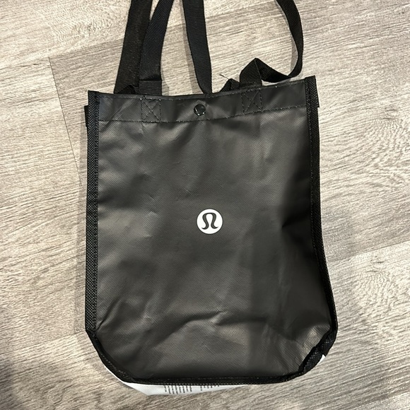 Lululemon Everywhere Belt Bag 1L Fleece - Picture 5 of 5
